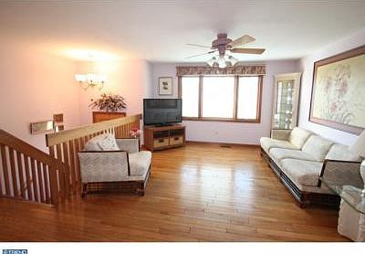 2nd image of 137 Poplar St
