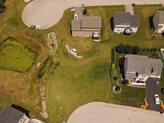 3rd image of 40 Heather Dr