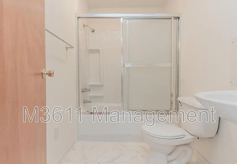 446 E St — Photo 13