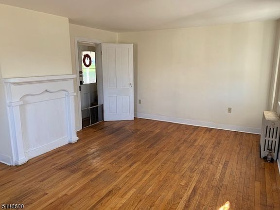 4th image of 14 Hoffman Rd