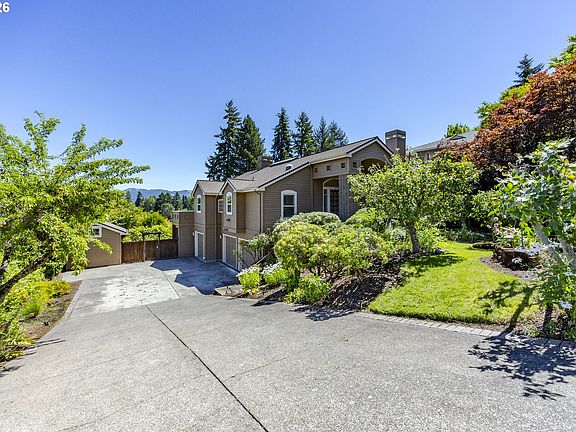 2nd image of 410 Spyglass Dr