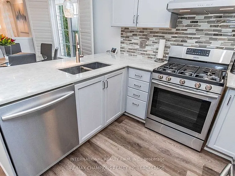 49 Convoy Cres — Photo 11