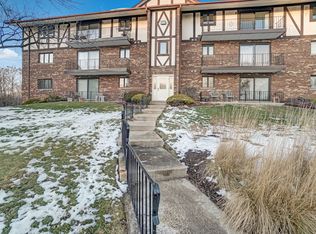 11006 Theresa Cir, Palos Hills, IL 60465