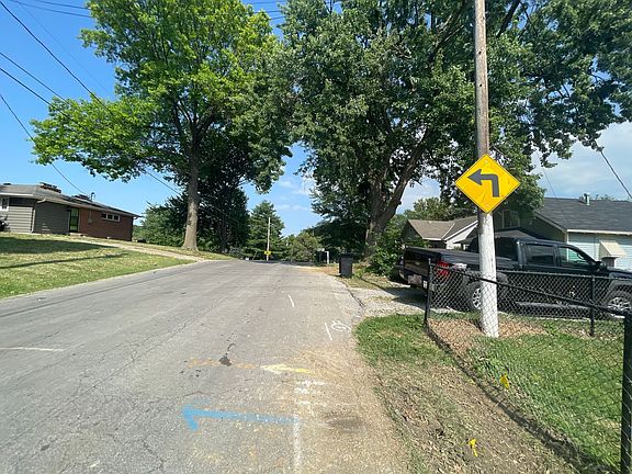 4th image of 4018 Pacific St
