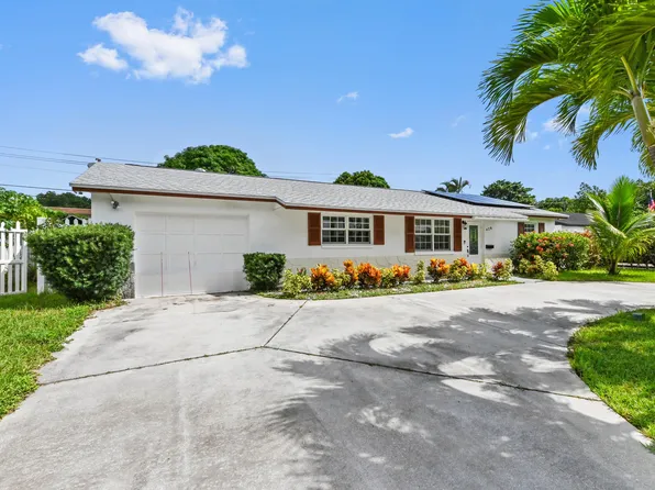428 Alemeda Drive, Palm Springs, FL 33461