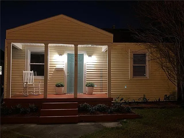 2 bed, 1.0 bath, 1200 sqft, $2,100 — Photo 2