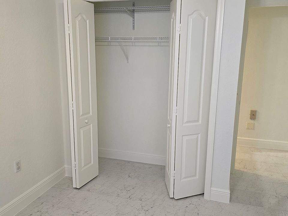 2nd bedroom closet