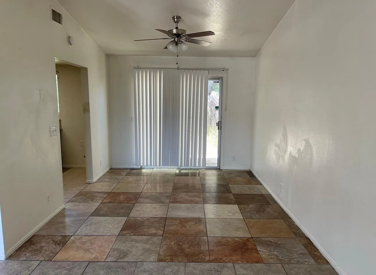 3 bed, 1400 sqft, $2,250 — Photo 4