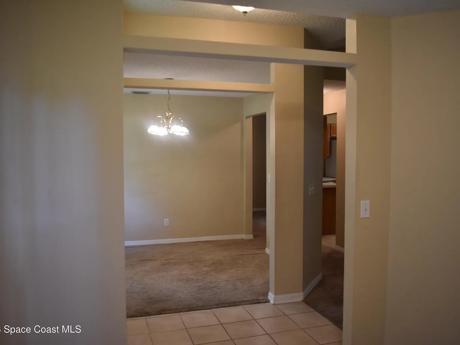3 bed, 2.0 bath, 1858 sqft, $1,900 — Photo 4