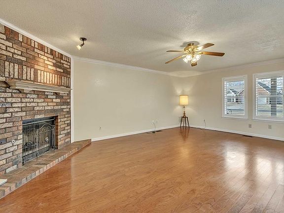4th image of 1705 Oriole Ct