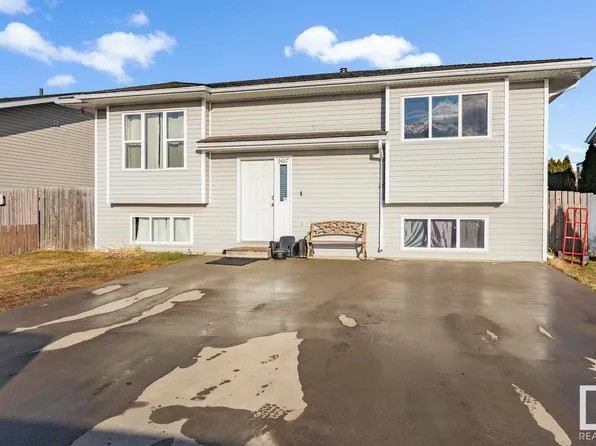 5427 56th St, Cold Lake, AB T9M 1R5