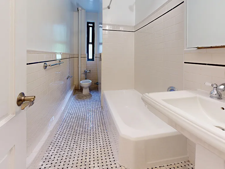 141 E 56th St #3E — Photo 8