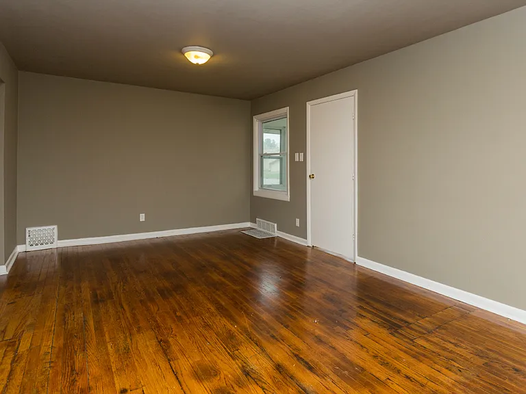 2618 E Grand Ave — Photo 6
