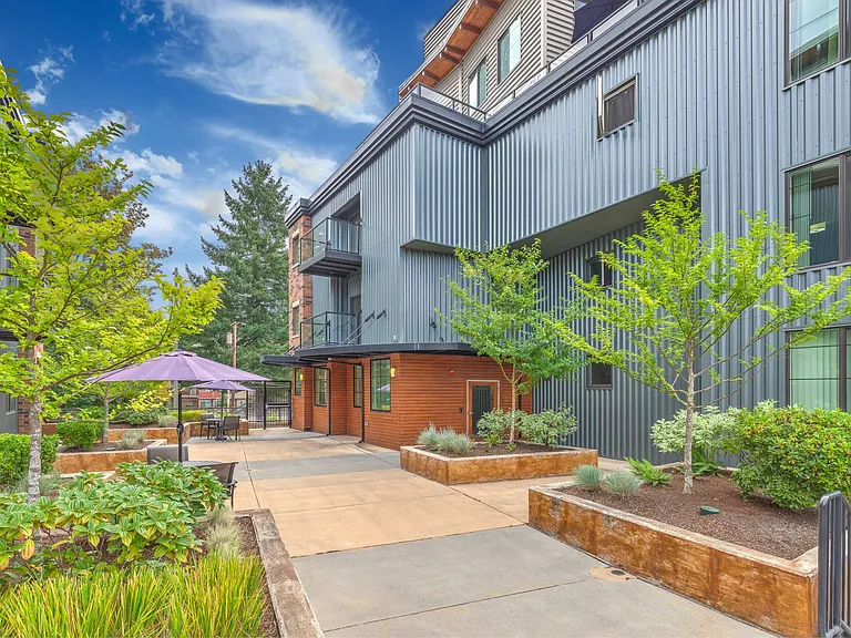 Redmond Square — Photo 9