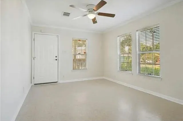 3 bed, 2.0 bath, 904 sqft, $1,650 — Photo 3