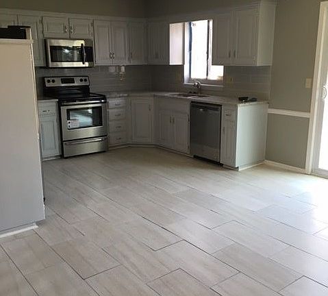 3rd image of 14511 Saint Andrews Dr