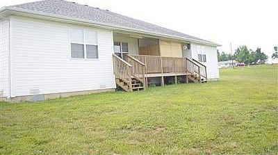 2nd image of 120 N Bailey Cir