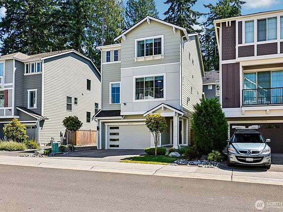 3rd image of 19729 Meridian Place W