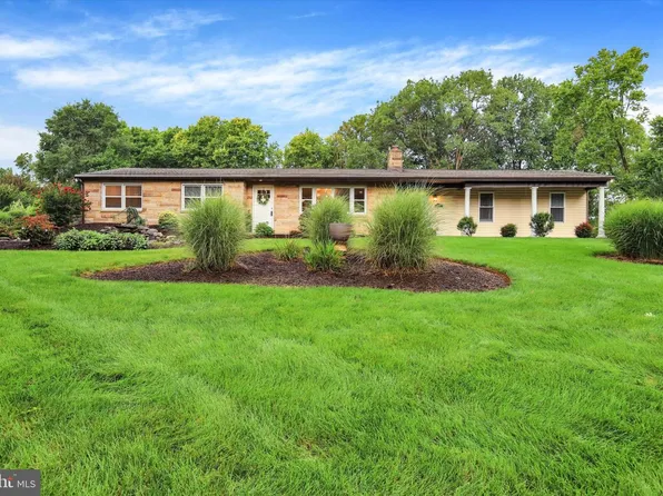 1012 Rockledge Dr, Carlisle, PA 17015
