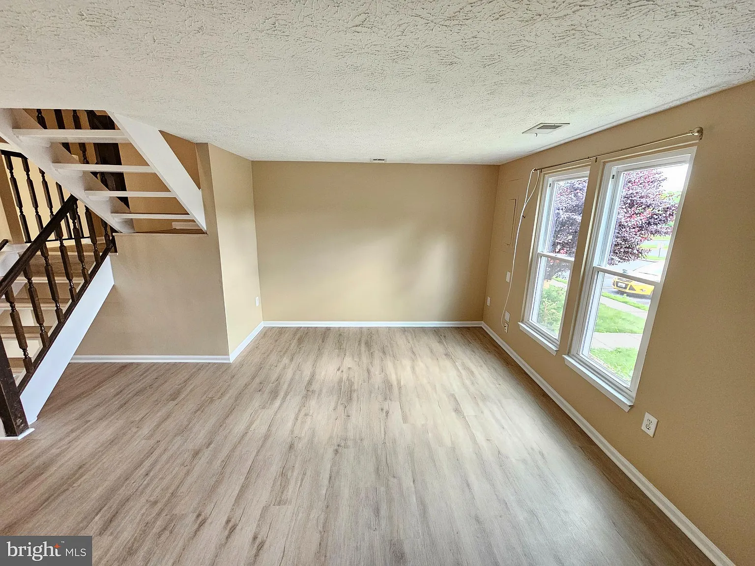 3 bed, 1.5 bath, 1120 sqft, $2,095 — Photo 3