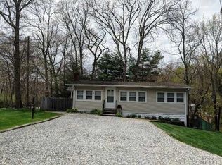 2 Clio Rd, Rocky Point, NY 11778