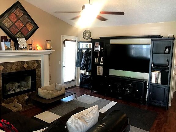 5th image of 3091 W Essex Dr