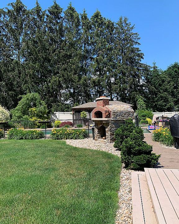 2nd image of 3 Webster Hts
