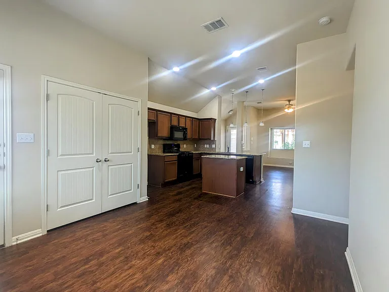 242 Rock Bluff Ln — Photo 10