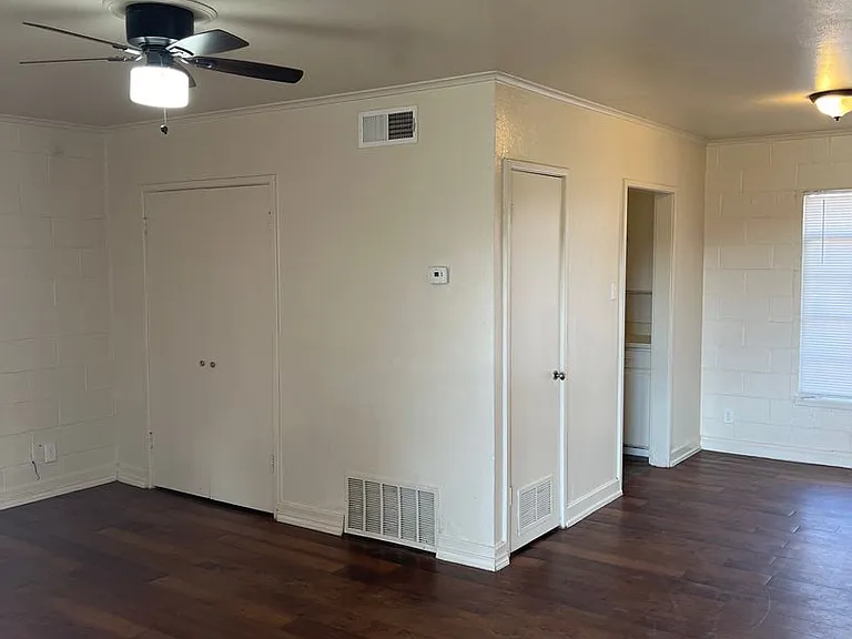 2300 W Hickory St — Photo 10