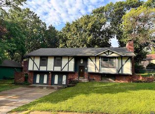 4865 SW Cochise Ave, Topeka, KS 66614