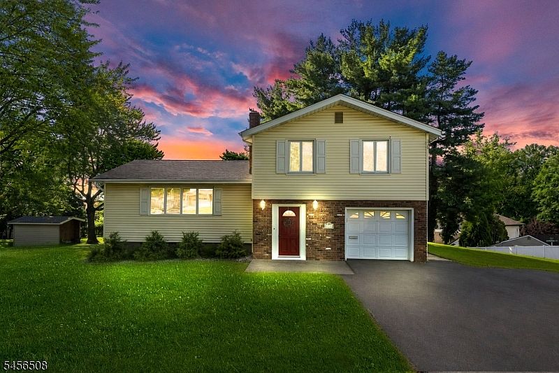 1st image of 33 Waling Dr