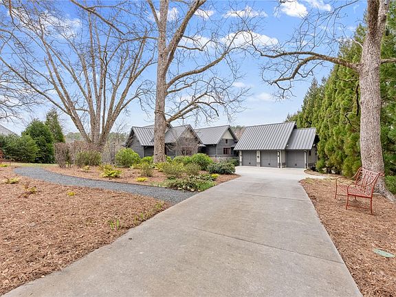 2nd image of 438 Winchester Ln