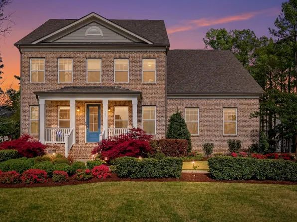 205 Center Hill Dr, Holly Springs, NC 27540