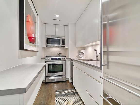 3rd image of 301 E 69th St APT 4B