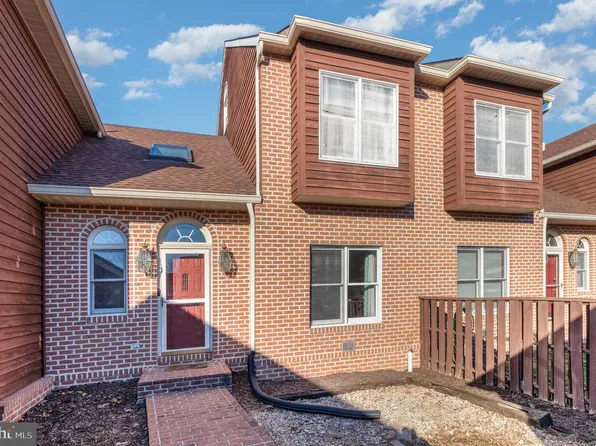 140 Peppercorn Sq, Enola, PA 17025