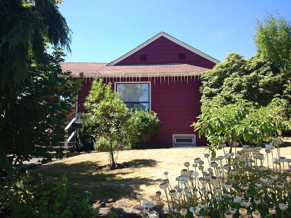 2nd image of 8421 32nd Ave SW