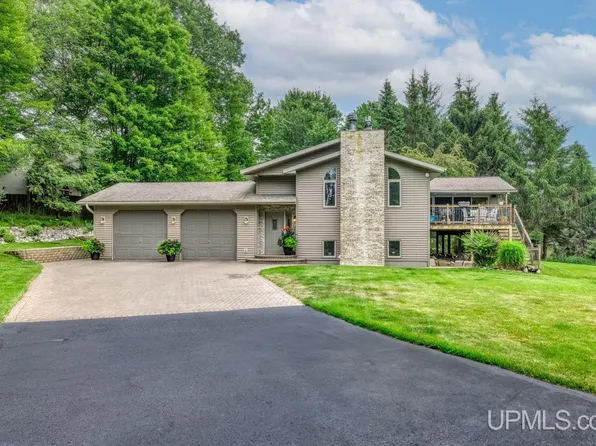 1139 Westwood Ave, Kingsford, MI 49802