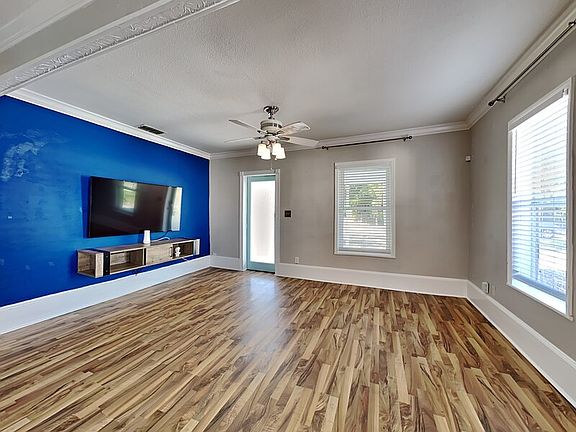 2nd image of 1518 Pinewood Dr