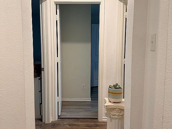 5th image of 2517 Henley Dr