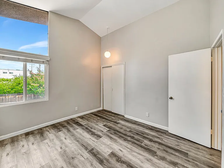 1751 Colby Ave #4 — Photo 22
