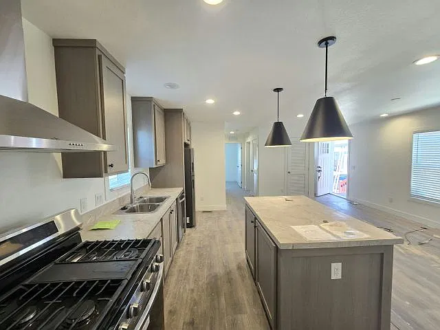 3 bed, 960 sqft, $1,925 — Photo 2