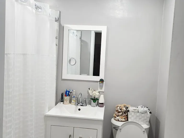 450 SW 65th Ave — Photo 8