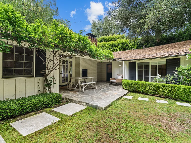 2107 El Roble Ln — Photo 1