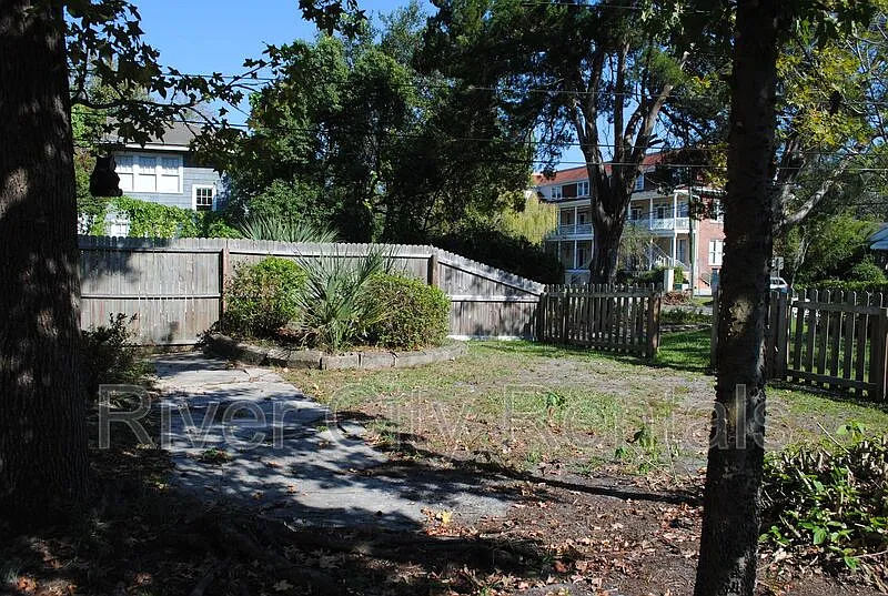 1 bed, 1.0 bath, 616 sqft, $950 — Photo 2