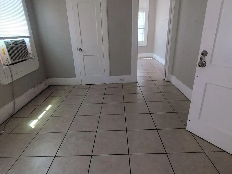 417 N Liberty St #7 — Photo 6