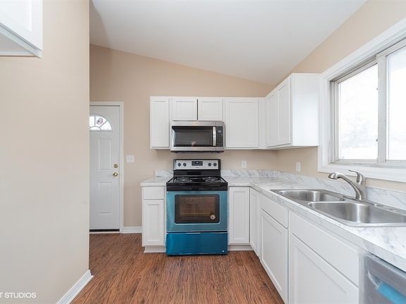 2nd image of 3456 Evergreen Pkwy