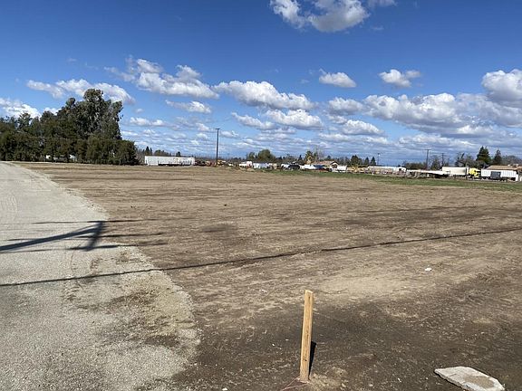 2nd image of 1876 W Prosperity Ave