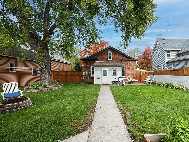 1240 Denton St — Photo 24