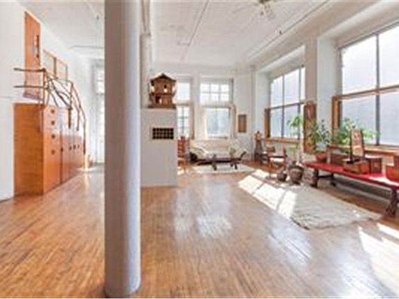 2nd image of 22 Desbrosses St #1STFLOOR