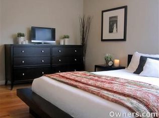 2406 NW Overton St APT 1, Portland, OR 97210